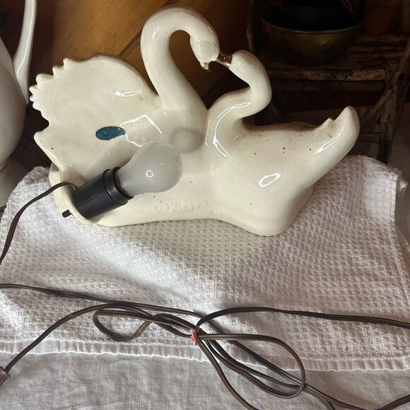 Royal Fleet double swan Princess Tv Lamp - Picture 3 of 8